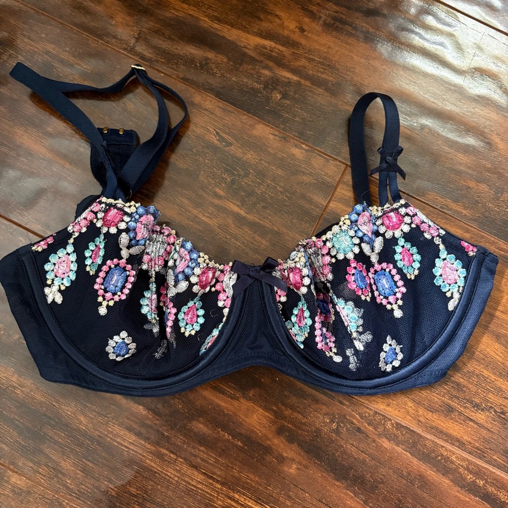 Victoria’s Secret Dream Angels Wicked Unlined Bejewelled Embroidered Bra